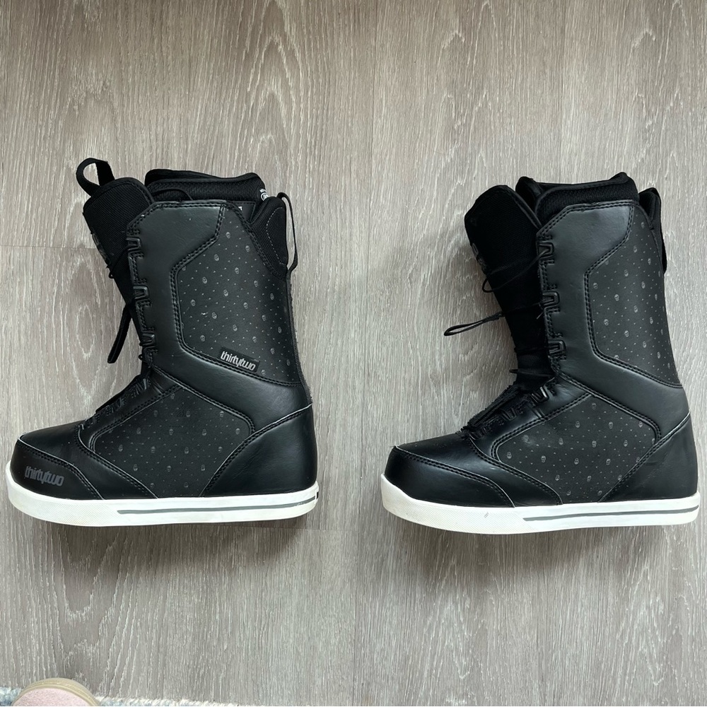Thirtytwo Women’s Snowboarding Boots- Size 8